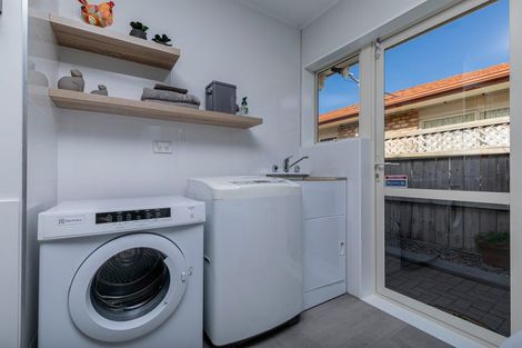 Photo of property in 27 Summerland Drive, Henderson, Auckland, 0612