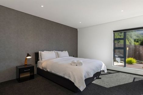 Photo of property in 9 Vanda Place, Fernhill, Queenstown, 9300