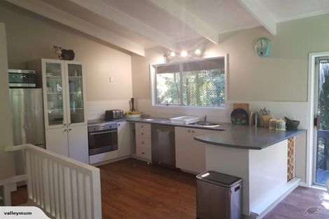 Photo of property in 16 Napuka Road, Henderson Valley, Auckland, 0612