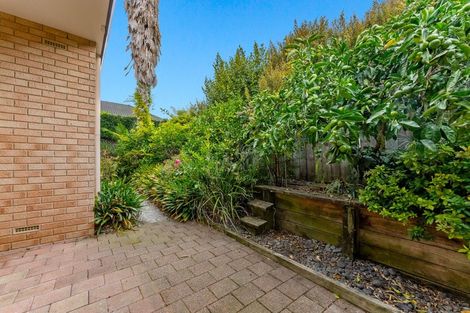 Photo of property in 12 Stonedge Lane, Rosedale, Auckland, 0632