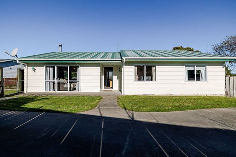 Photo of property in 105 Hillcrest Drive, Kelvin Grove, Palmerston North, 4414