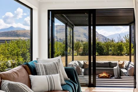 Photo of property in 2 Wanderer Lane, Jacks Point, Queenstown, 9371