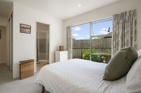 Photo of property in 1/11 Bronzewing Terrace, Unsworth Heights, Auckland, 0632