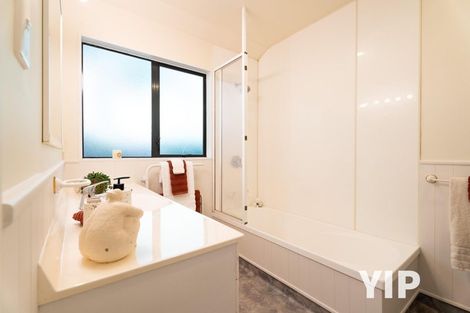 Photo of property in 15b Kinapori Terrace, Newlands, Wellington, 6037