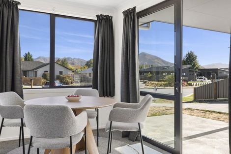 Photo of property in 12 Hebbard Court, Albert Town, Wanaka, 9305