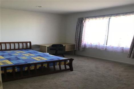 Photo of property in 882 East Coast Road, Northcross, Auckland, 0630