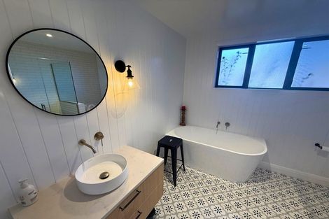 Photo of property in 10 Mcfarlane Terrace, Wanaka, 9305