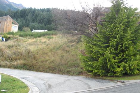 Photo of property in 120 Wynyard Crescent, Fernhill, Queenstown, 9300