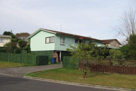 Photo of property in 3 Trengove Place, West Harbour, Auckland, 0618