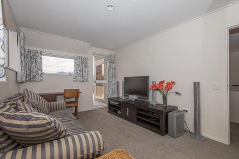 Photo of property in 61 Kennedy Crescent, Wanaka, 9305