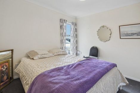 Photo of property in 12 Ruru Place, Levin, 5510