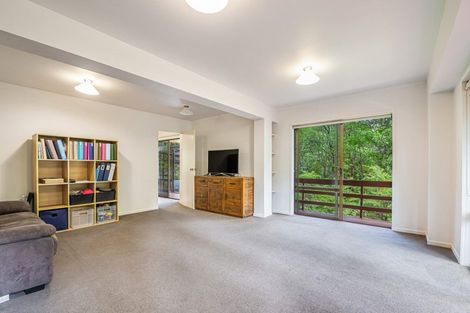 Photo of property in 15 Kaurimu Rise, Titirangi, Auckland, 0604