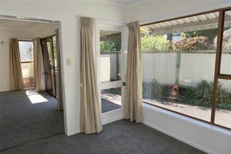 Photo of property in 121 Chivalry Road, Glenfield, Auckland, 0629