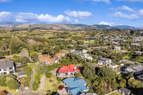 Photo of property in 16 Frances Street, Waikanae Beach, Waikanae, 5036