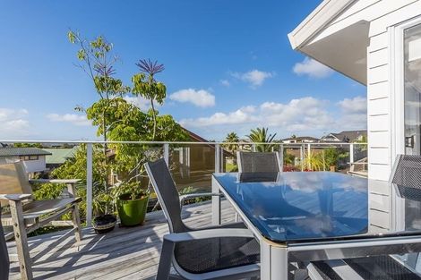 Photo of property in 5 Cherub Place, West Harbour, Auckland, 0618