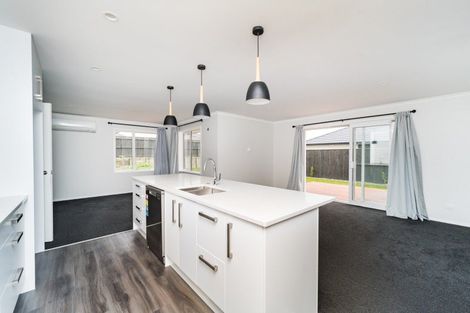 Photo of property in 9 Mediterranean Grove, Fitzherbert, Palmerston North, 4410