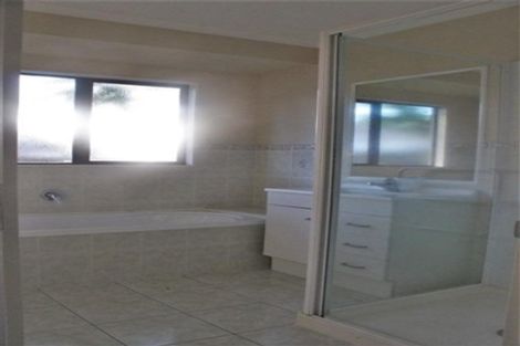 Photo of property in 120 Charles Prevost Drive, The Gardens, Auckland, 2105