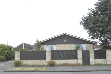 Photo of property in 140 Queenspark Drive, Parklands, Christchurch, 8083