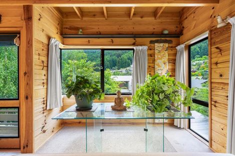 Photo of property in 5 Mackinnon Terrace, Sunshine Bay, Queenstown, 9300