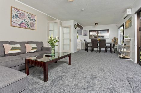 Photo of property in 2/38 Birkdale Road, Birkdale, Auckland, 0626