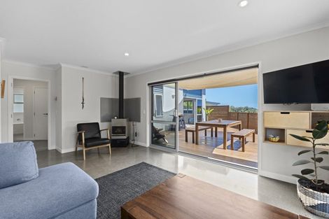 Photo of property in 5d Tui Grove, Oakura, 4314