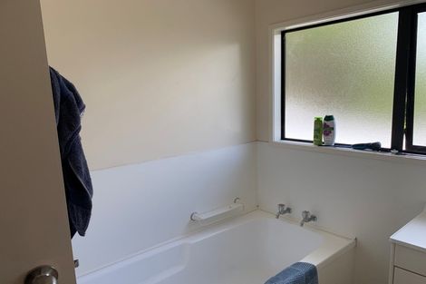 Photo of property in 28 Orton Street, Glenfield, Auckland, 0627