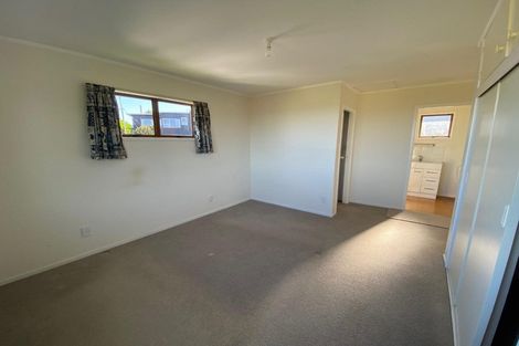 Photo of property in 50 Agincourt Street, Glenfield, Auckland, 0629