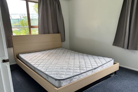 Photo of property in 11 Ian Place, Glendene, Auckland, 0602