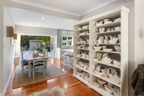 Photo of property in 12 Rawene Street, Waikanae, 5036