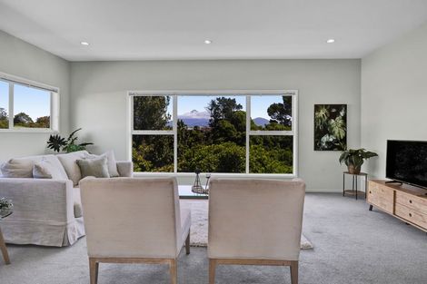 Photo of property in 11 Margaret Place, Merrilands, New Plymouth, 4312