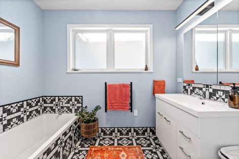 Photo of property in 56 Colwill Road, Massey, Auckland, 0614