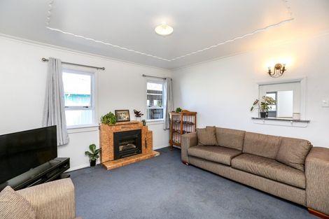 Photo of property in 10 High Street West, Waitara, 4320