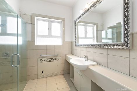 Photo of property in Anscombe Apartments, 212 Oriental Parade, Oriental Bay, Wellington, 6011