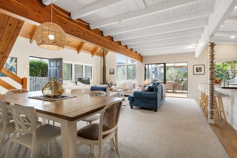 Photo of property in 202 Beverley Terrace, Whangamata, 3620