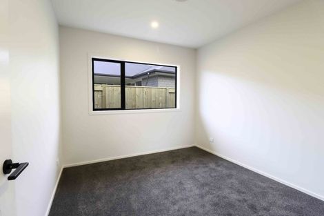 Photo of property in 42 Sardinia Grove, Fitzherbert, Palmerston North, 4410