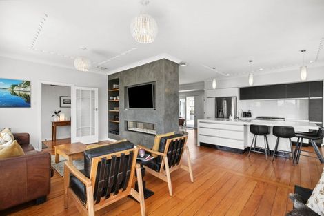 Photo of property in 43 Paynters Avenue, Strandon, New Plymouth, 4312