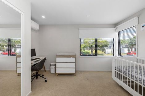 Photo of property in 1 Reg Pearce Way, Glen Innes, Auckland, 1072