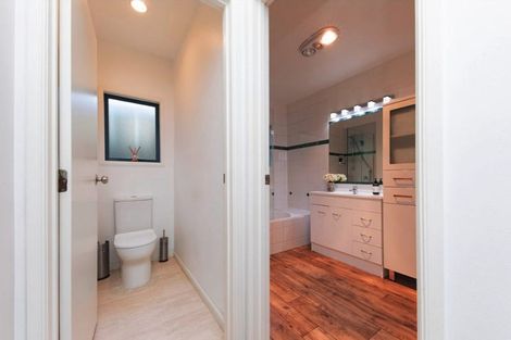 Photo of property in 220 Woodlands Park Road, Titirangi, Auckland, 0604