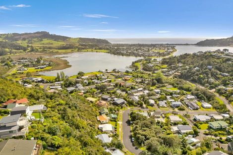 Photo of property in 33 Windsor Drive, Tairua, 3508