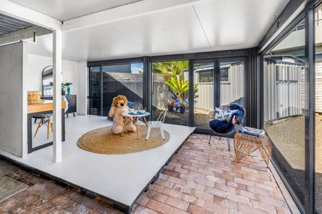 Photo of property in 8 Tuscan Place, Half Moon Bay, Auckland, 2012