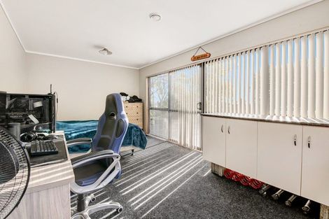 Photo of property in 2 Hand Road, Helensville, 0800