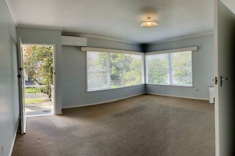 Photo of property in 2/38 Knightsbridge Drive, Forrest Hill, Auckland, 0620