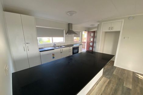 Photo of property in 4 Pureora Place, Clendon Park, Auckland, 2103