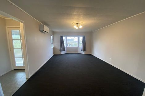 Photo of property in 14 Landow Place, Henderson, Auckland, 0612