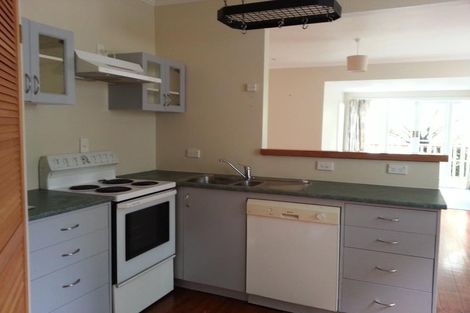 Photo of property in 33 Woodvale Grove, Fairfield, Lower Hutt, 5011