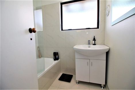 Photo of property in 1/17 Garelja Road, Henderson, Auckland, 0612