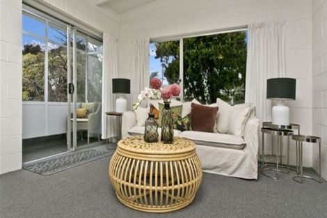 Photo of property in 2 Anne Road, Hillcrest, Auckland, 0627