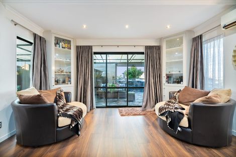 Photo of property in 2 Platinum Rise, Ranui, Auckland, 0612