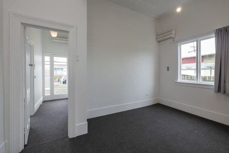 Photo of property in 114 Macandrew Road, South Dunedin, Dunedin, 9012