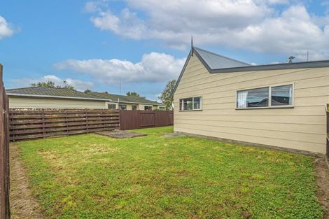 Photo of property in 28 Suzanne Grove, Kelvin Grove, Palmerston North, 4414